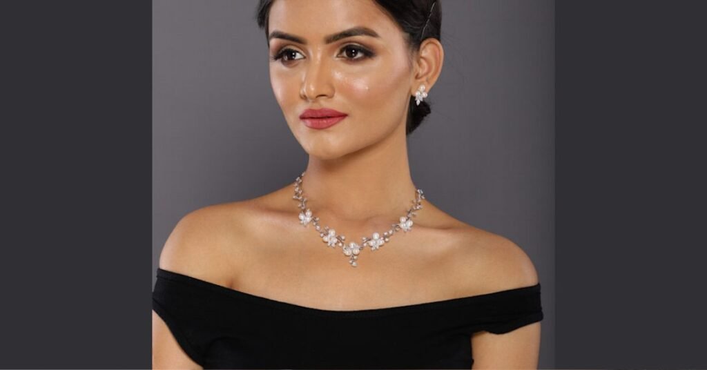 how to match jewelry with makeup