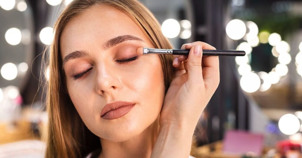 light-makeup-look-for-college