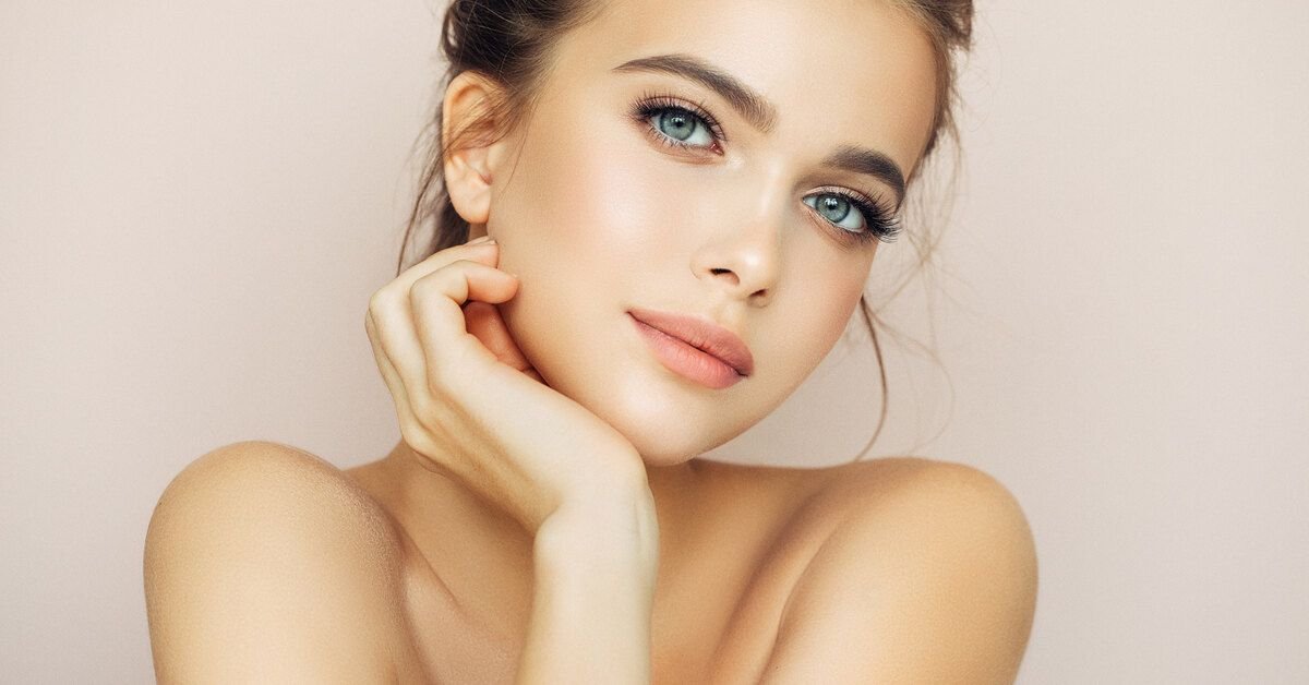 light-makeup-look-for-college