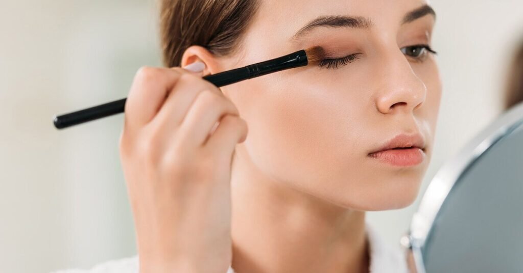 light-makeup-look-for-college
