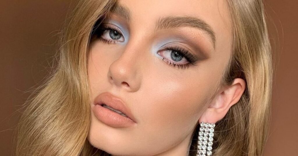light-makeup-look-for-college