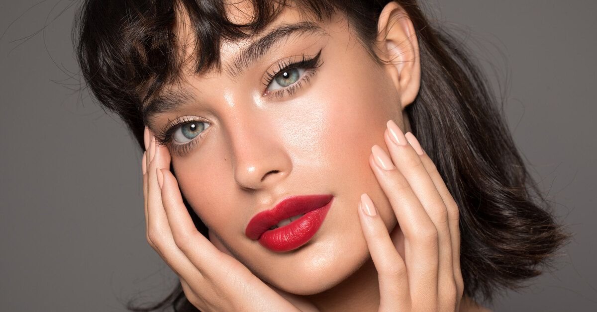 red lip makeup look